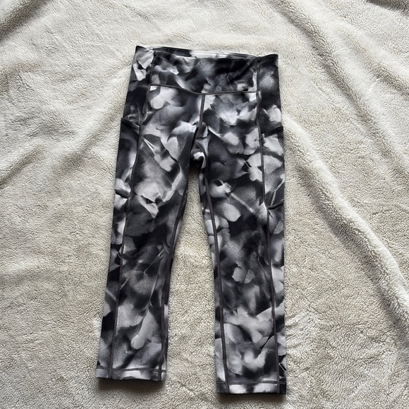 Lululemon Speed Up Crop 21" Blush Blossom Alpine White Black Size 4 - Picture 5 of 10